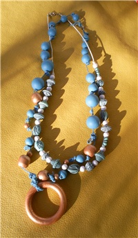 2d1ff892-Ogrlica od drvenih perlica.JPG